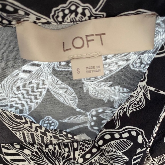 LOFT Gray and White Floral Blouse - Picture 2 of 3